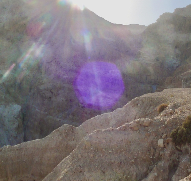 Image of sunlight and orb in mountains in Israel. Click image to book International Education course in Israel 2025.